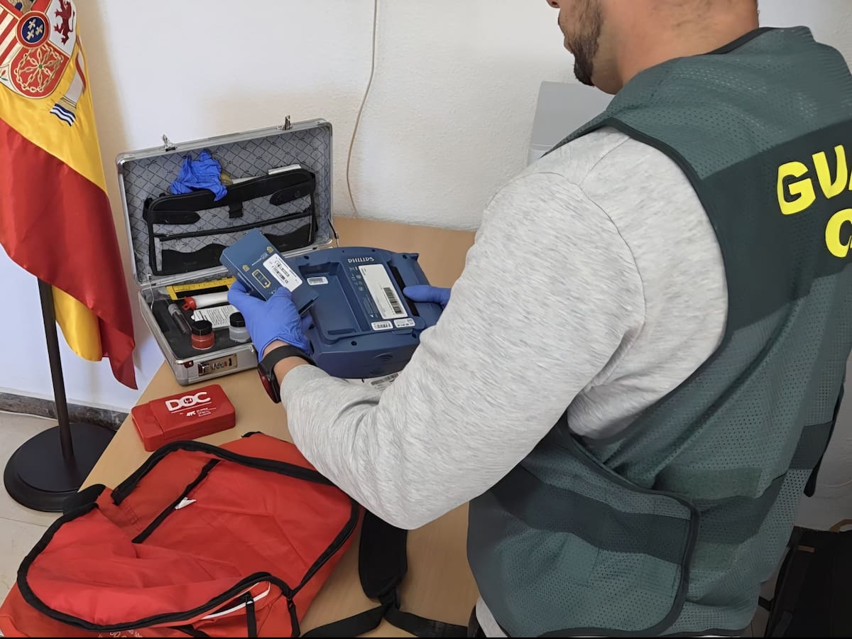 Detenido en Novelda por robar un desfibrilador de una instalación deportiva e intentar venderlo