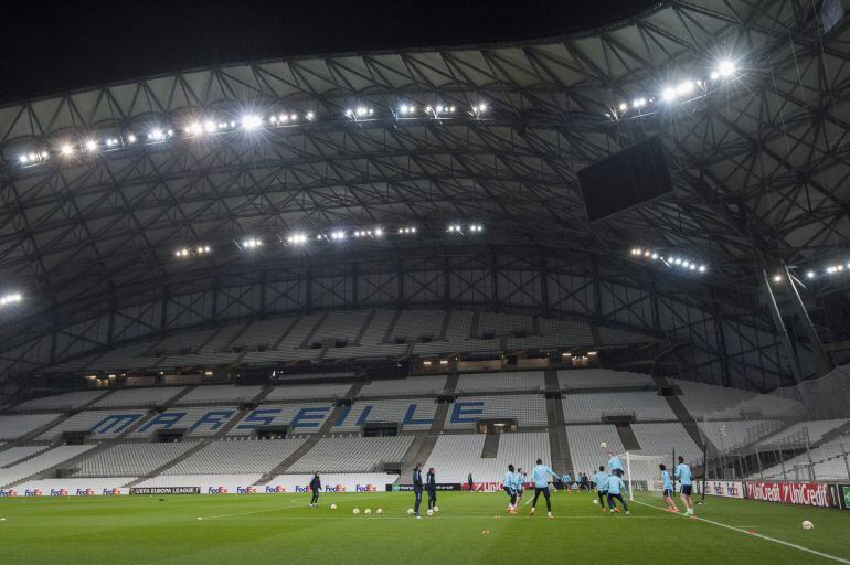 Los jugadores del Athletic entrenan en el Velódromo de Marsella