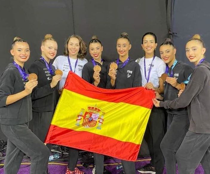 La selección española con Inés Bergua (primera por la izquierda) ha hecho un gran campeonato en Rumanía