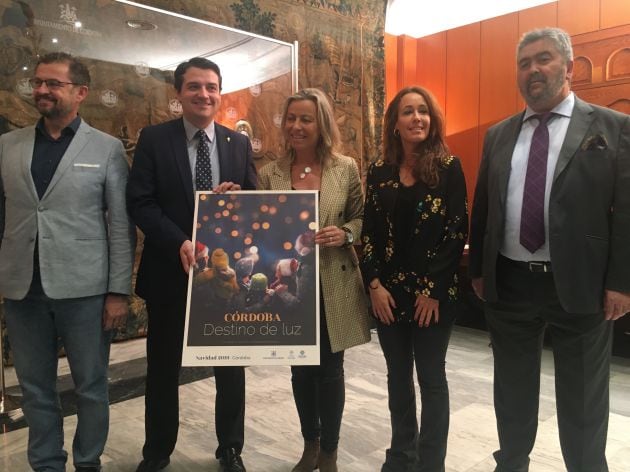 David Dorado, José María Bellido, Isabel Albás, Mariam Aguilar y Juan Encinas en presentación del espectáculo navideño de luz y sonido de Córdoba