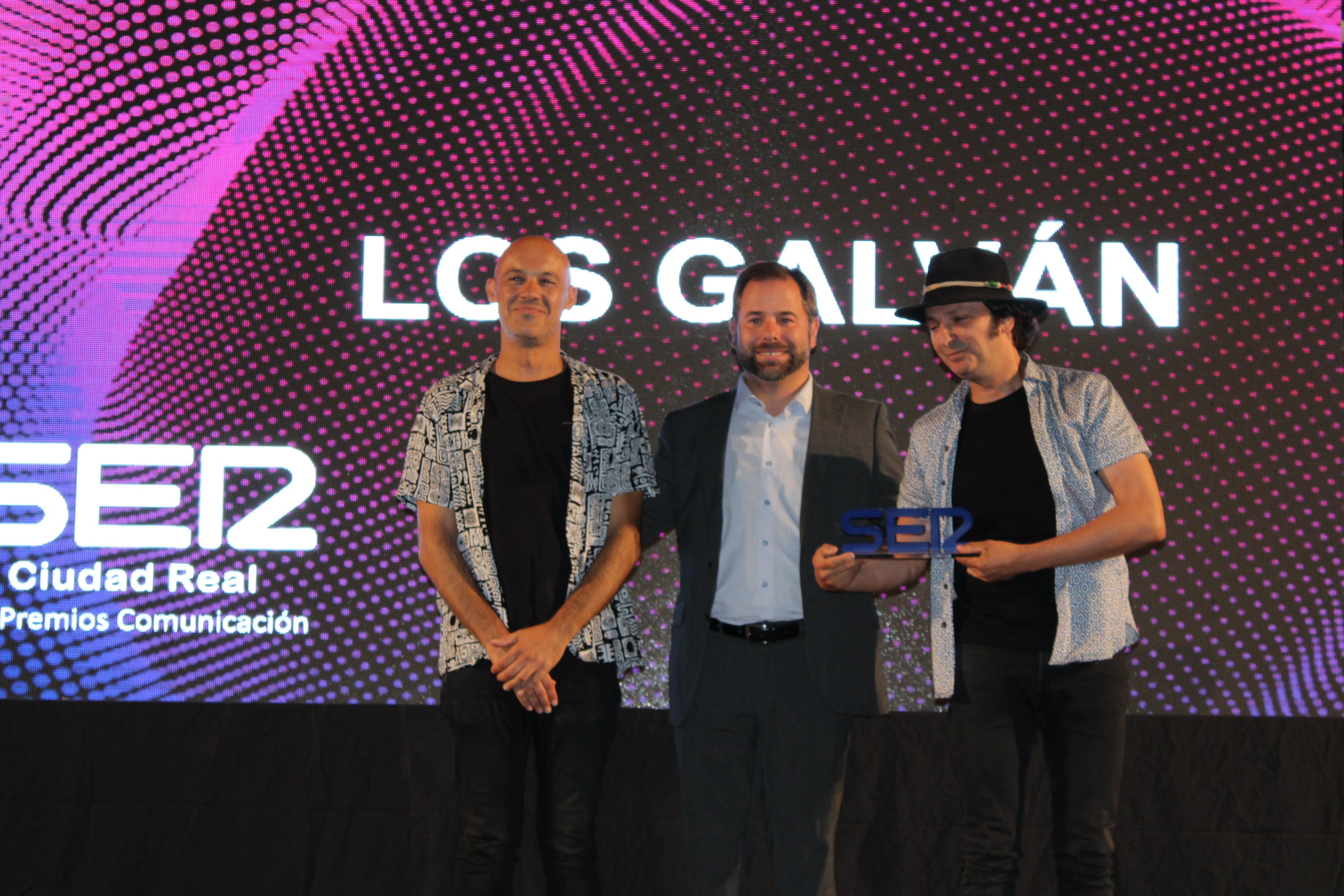 Los Galván en los XX premios Comunicación. Recibieron uno de los reconocimientos en homenaje a su trayectoria.