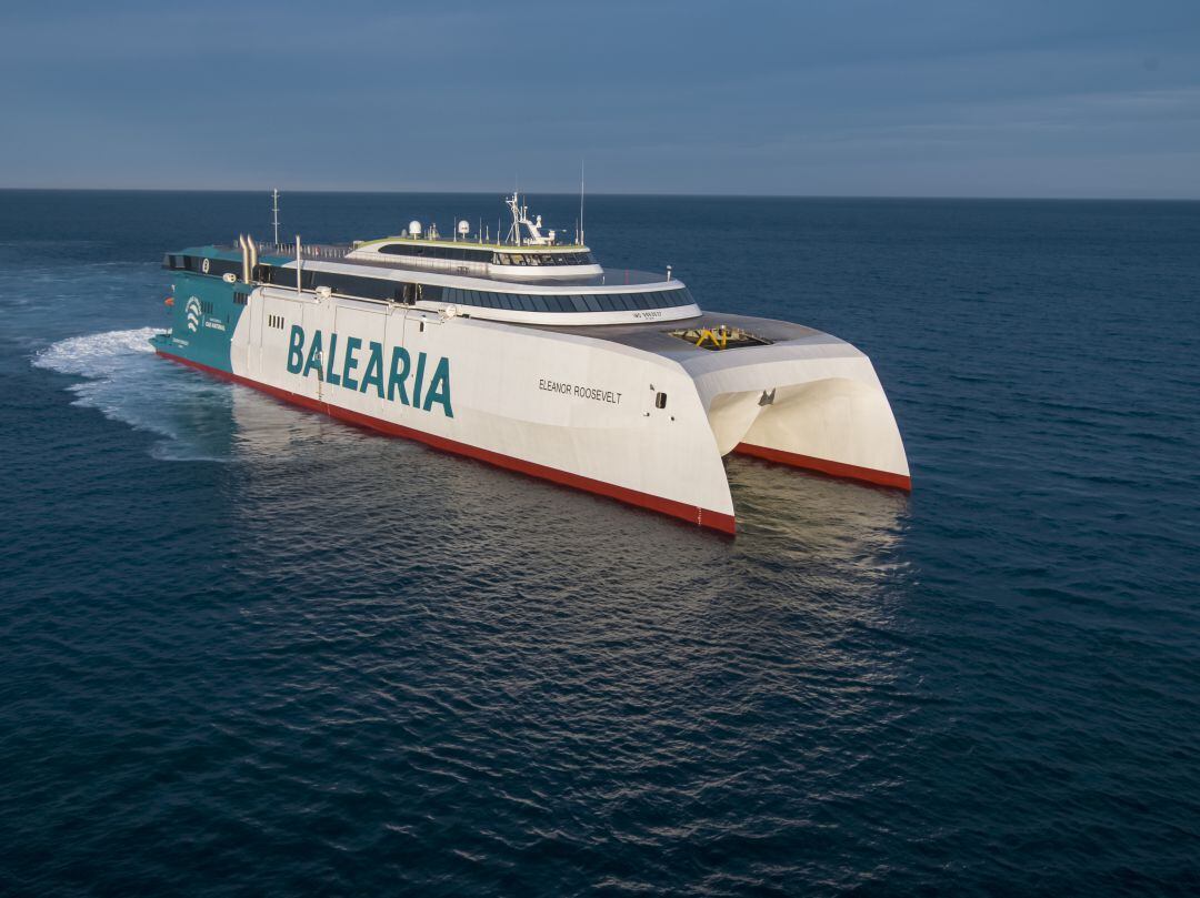 Así es el nuevo fast ferry de Baleària que unirá las Islas Baleares con la Comunitat Valenciana y emitirá muchos menos gases contaminantes a la atmósfera. 