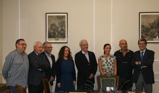 Representantes de todas las instituciones implicadas en la puesta en marcha del Museu de la Mar. De izquierda a derecha Vicent Llorens (Consorcio), Albert Girona (Conselleria Cultura). Josep Vicent Boira (Conselleria Vertebración Territorio), Gloria Tello