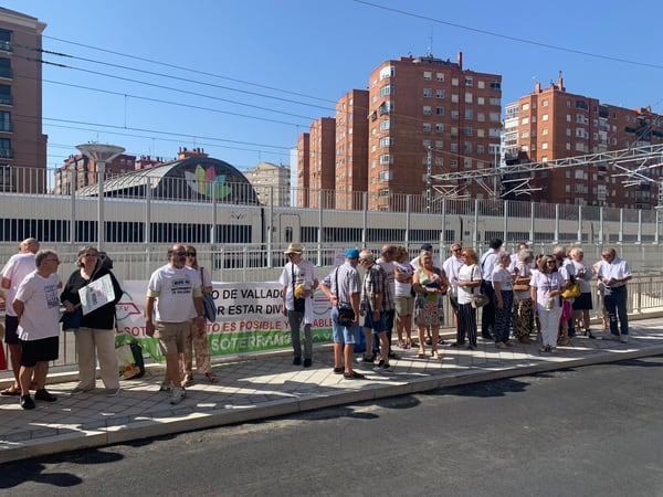 Plataforma por el Soterramiento del Ferrocarril en Valladolid en el nuevo paso subterráneo bajo la vía en la calle Padre Claret