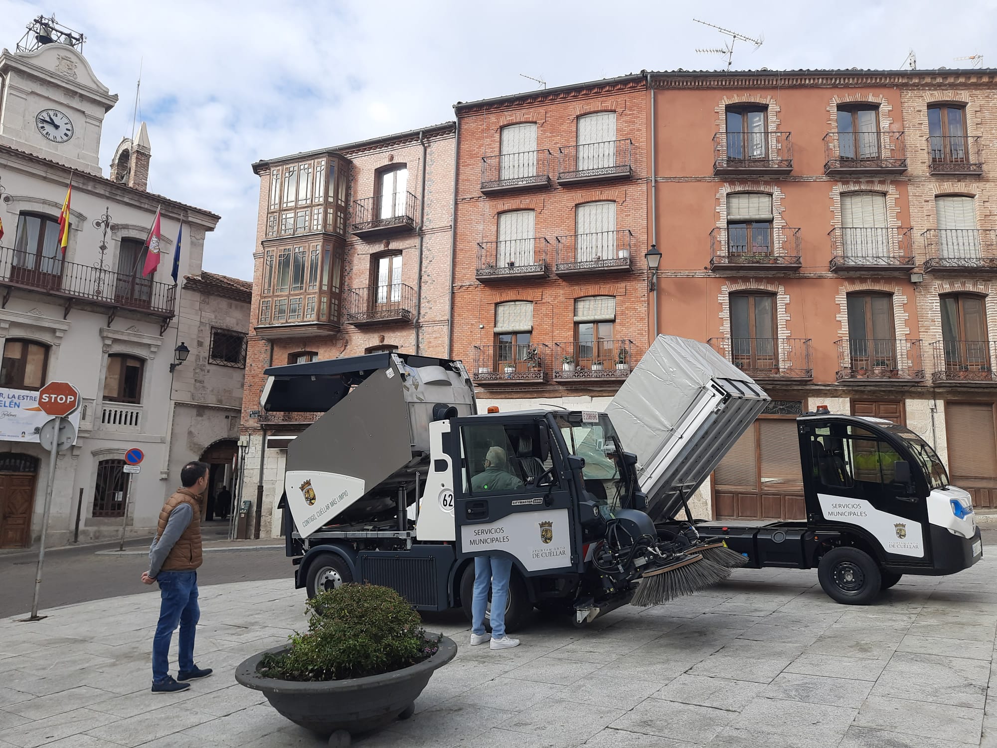 La barredora eléctrica que adquirió hace año y medio el Ayuntamiento de Cuéllar