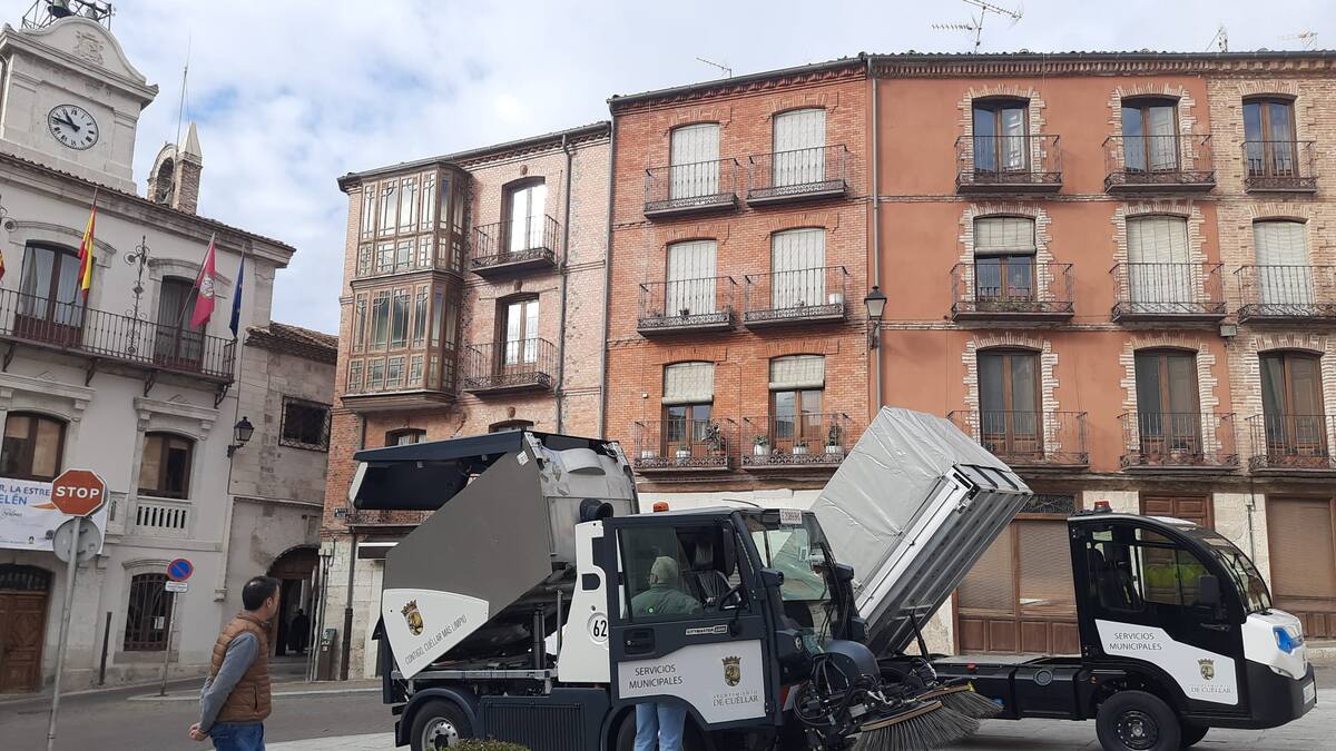 Carlos Fraile, alcalde de Cuéllar, habla de la incorporación de nuevos vehículos a los servicios municipales