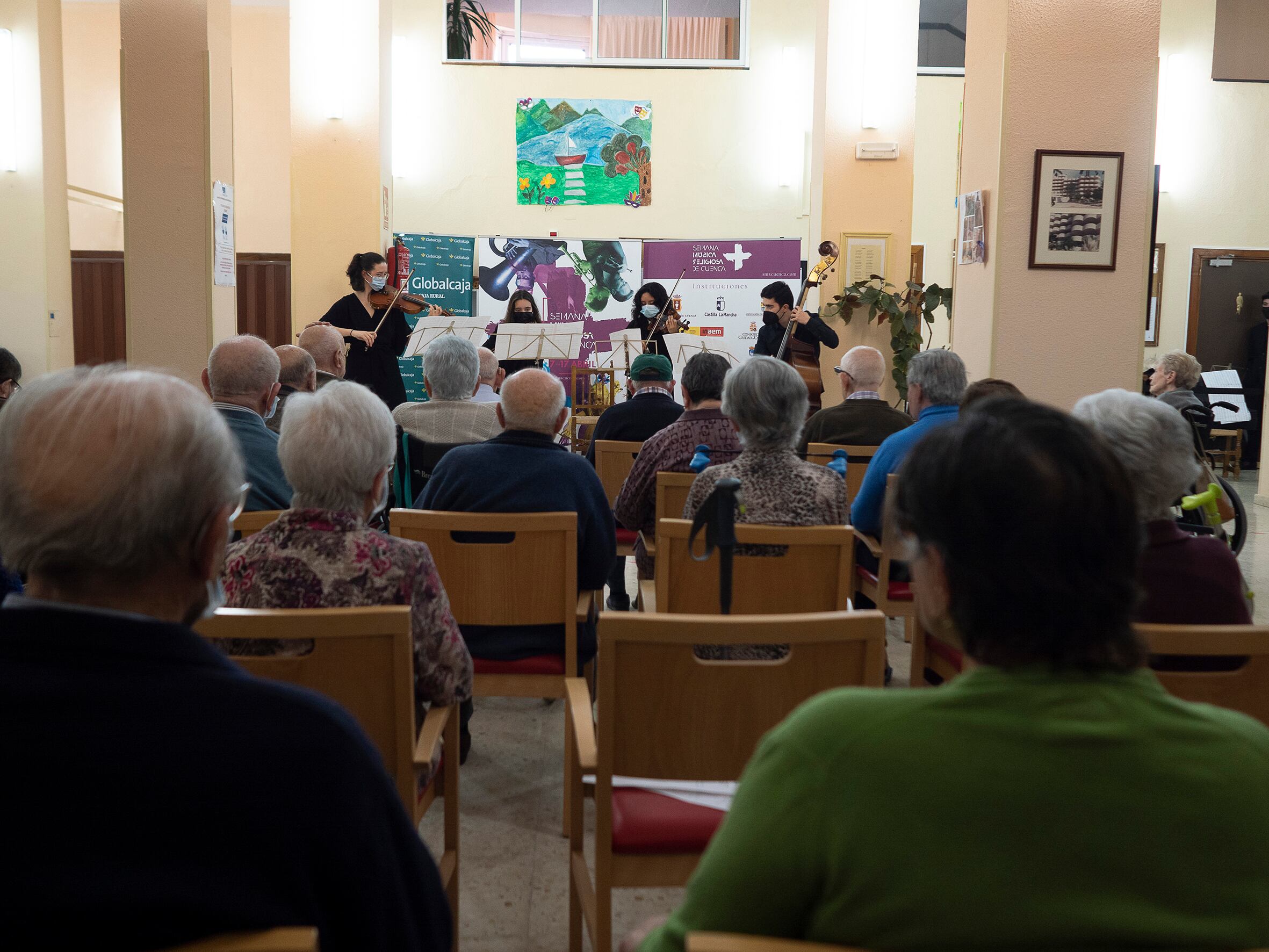 Momento del concierto de la Cuaresma Musical en la residencia Sagrado Corazón.