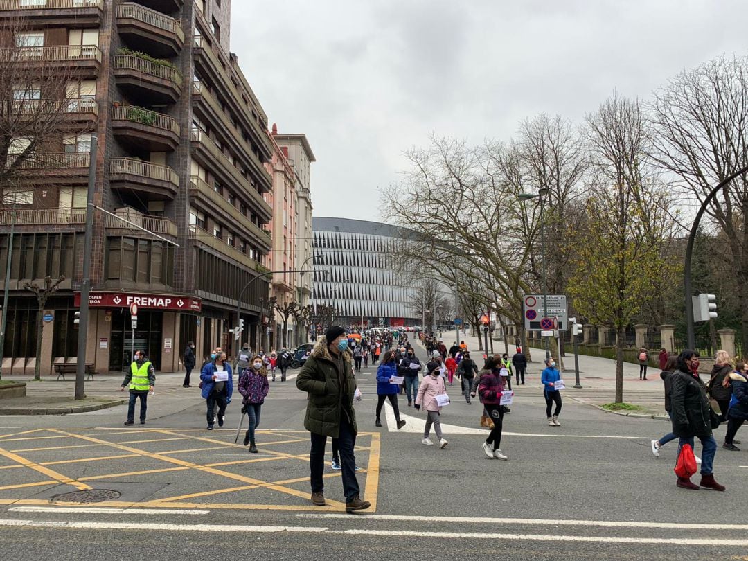 La manifestación ha reunido en Bilbao, según los organizadores, a 6.000 personas