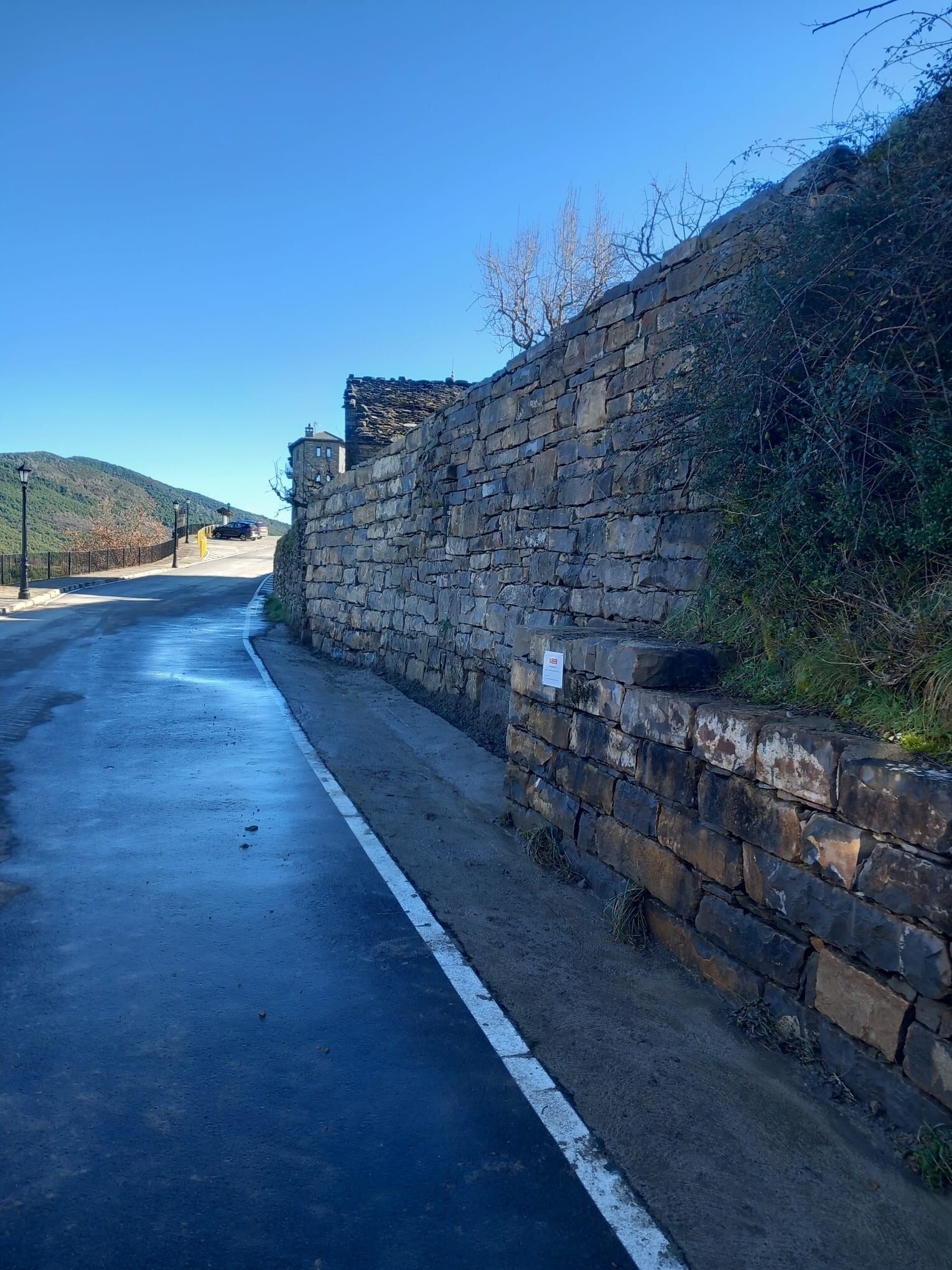 Acceso a El Pueyo de Araguás