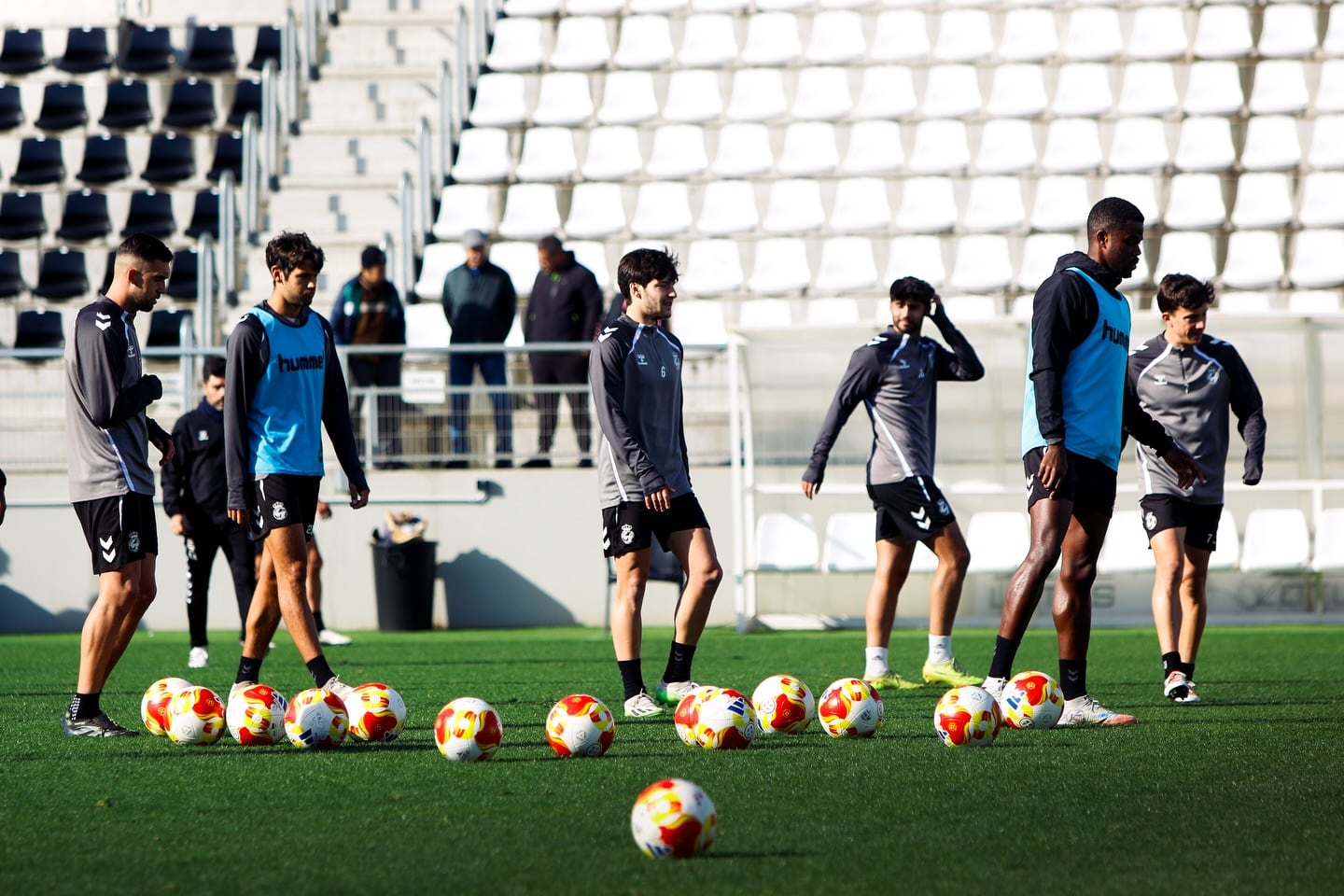 Moyano, en el centro, en un entrenamiento