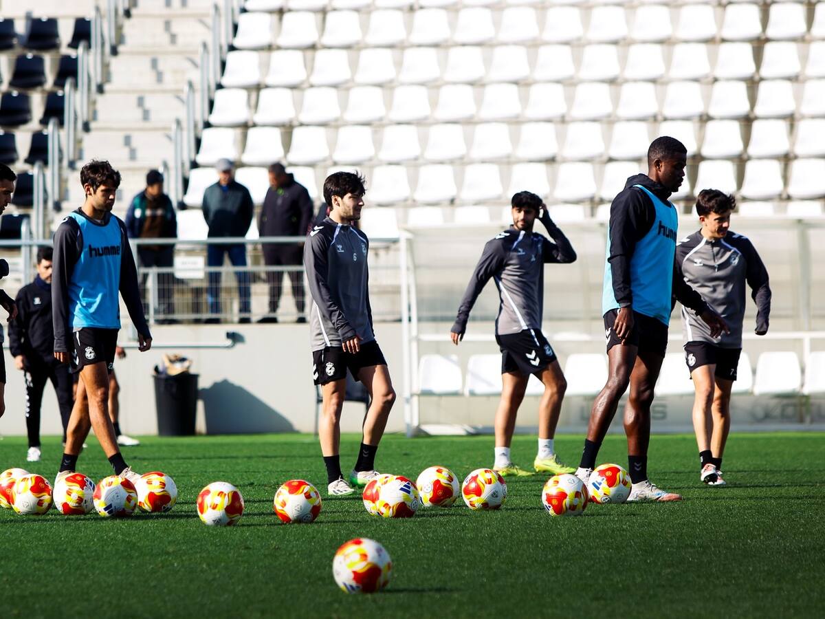 La Balona anuncia la salida del medio Adri Moyano