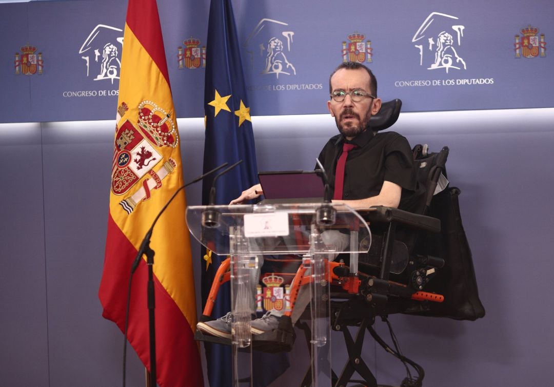 El portavoz parlamentario de Unidas Podemos, Pablo Echenique, en una rueda de prensa de la Junta de Portavoces convocada en el Congreso, el pasado 2 de febrero de 2021