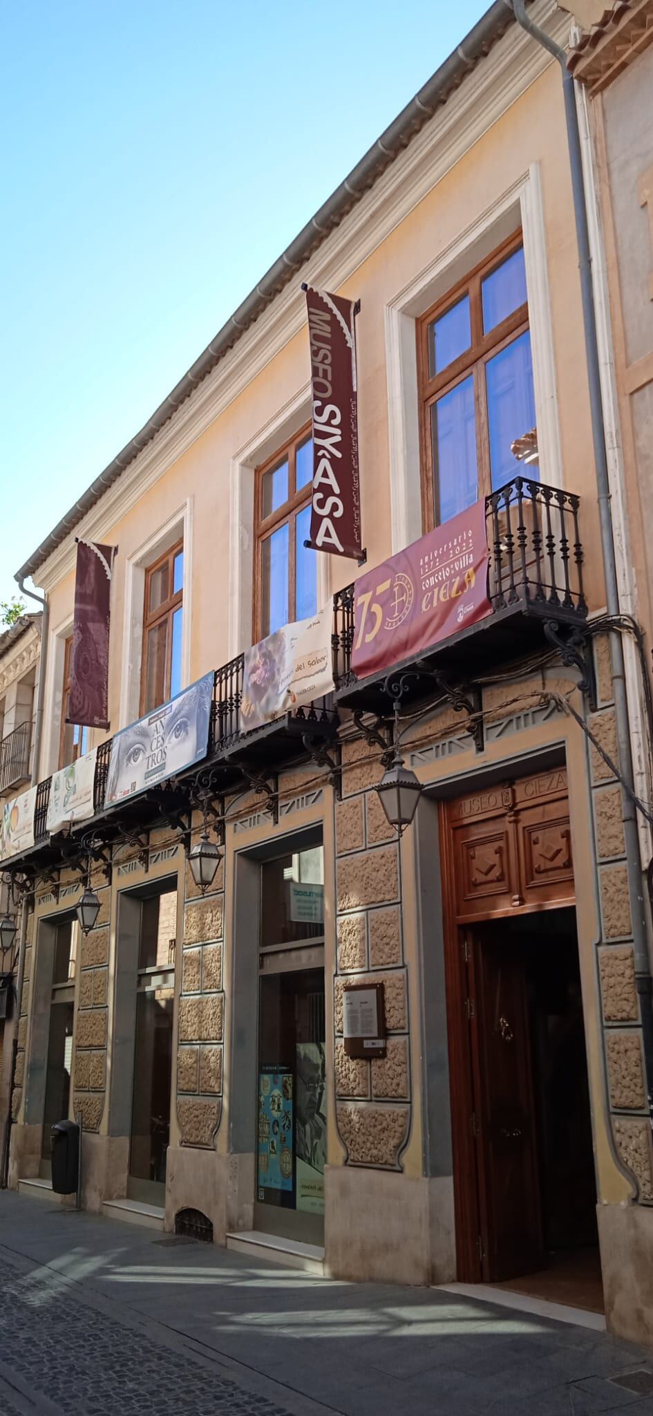 Fachada principal del Museo de Siyâsa en Cieza