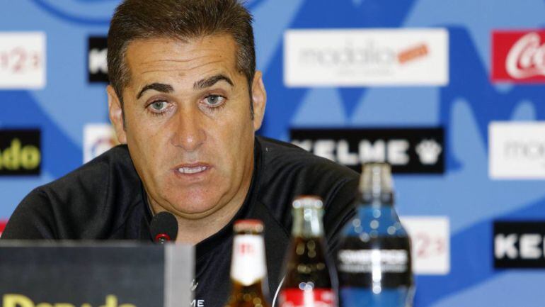 José Ramón Sandoval durante una rueda de prensa con el Rayo