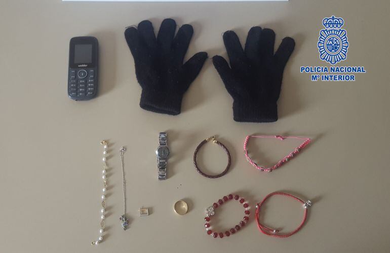 Objetos incautados a la acusada