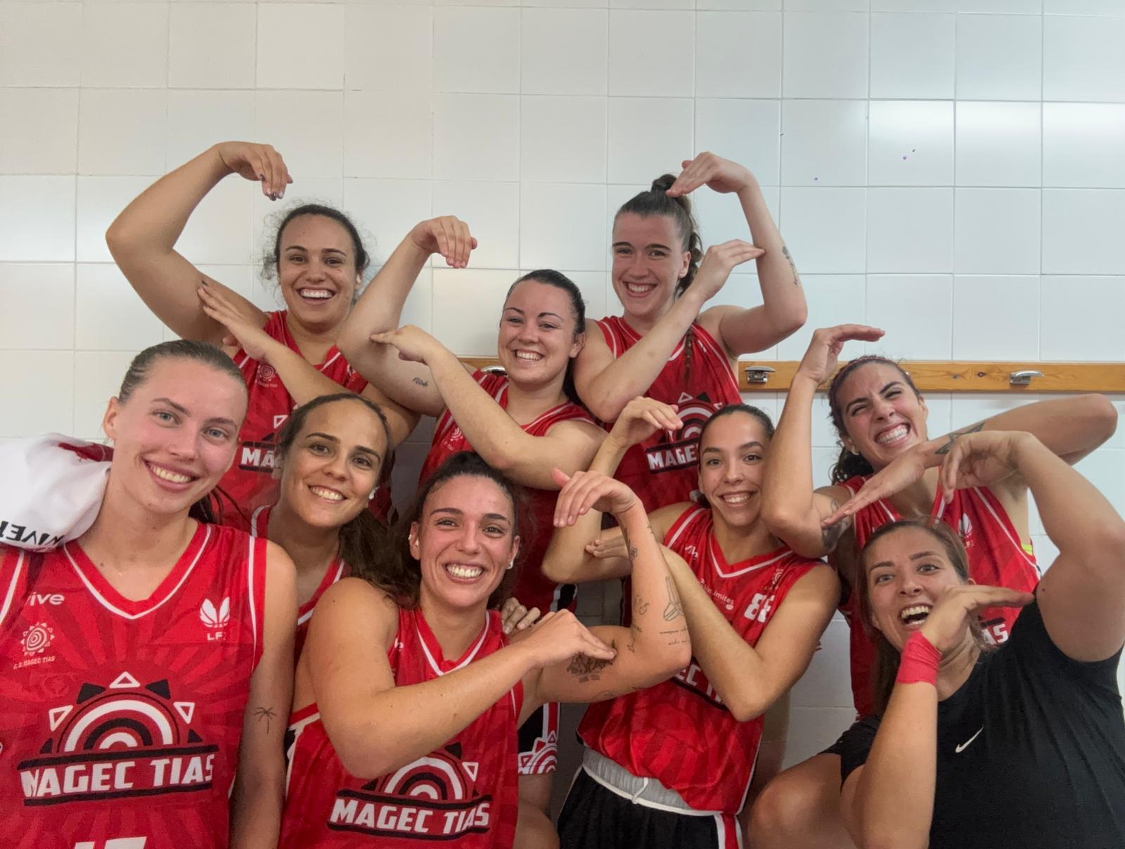 Las jugadoras del Magec Tías Lanzarote celebrando su victoria frente al CB Andratx.