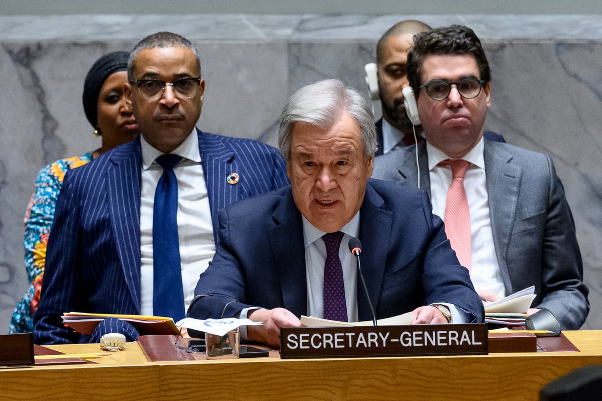 Fotografía cedida por la ONU donde aparece su secretario general, António Guterres, mientras habla durante una sesión excepcional del Consejo de Seguridad sobre la situación en Oriente Medio