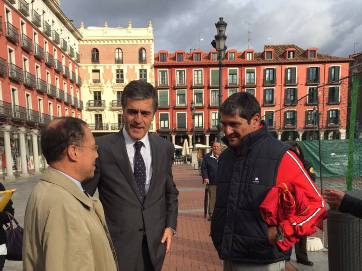 Toni Nadal transmite su experiencia a los más jóvenes en Valladolid