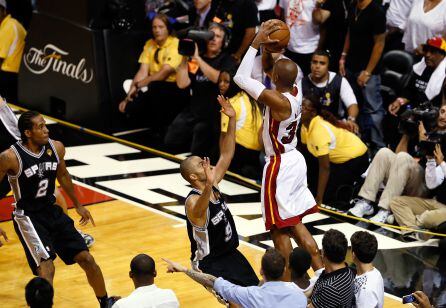 Ray Allen metió la canasta que daría a la postre el anillo a los Heat en 2013