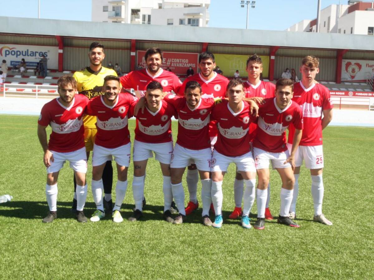 El San Roque derrota (2-1) al Isla Cristina y sigue resistiendo
