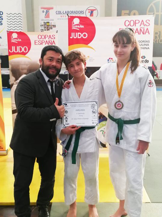 Components del Judo Club Alcoi en categoria infatil Clàudia Carrasco i Arnau Montava, i en la junior Acaymo Armas