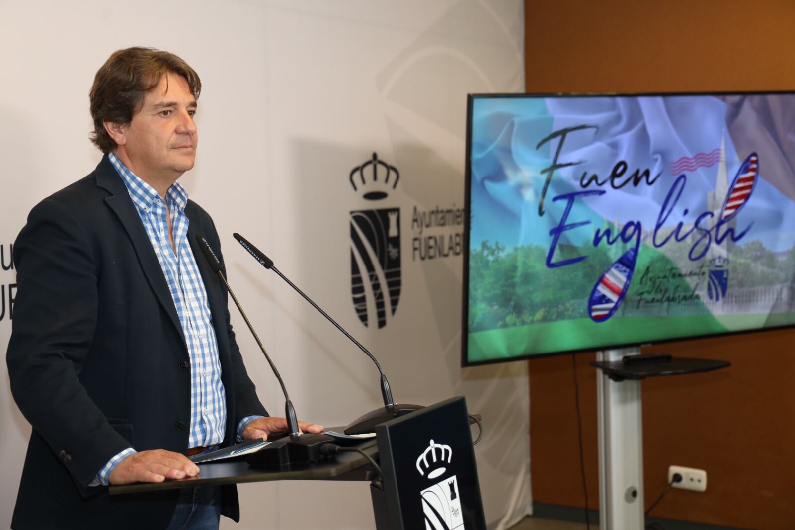 El alcalde, Javier Ayala, ha presentado el balance de las becas FuenEnglish