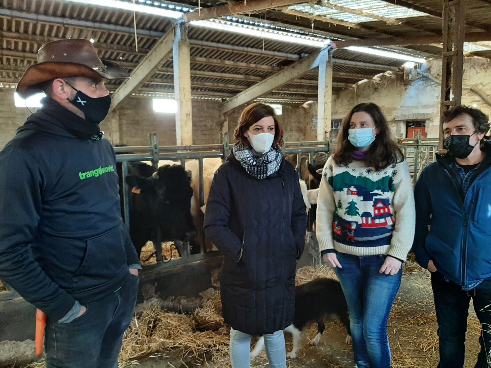 Una joven ganadera gallega aprende en La Rioja cómo montar una lechería