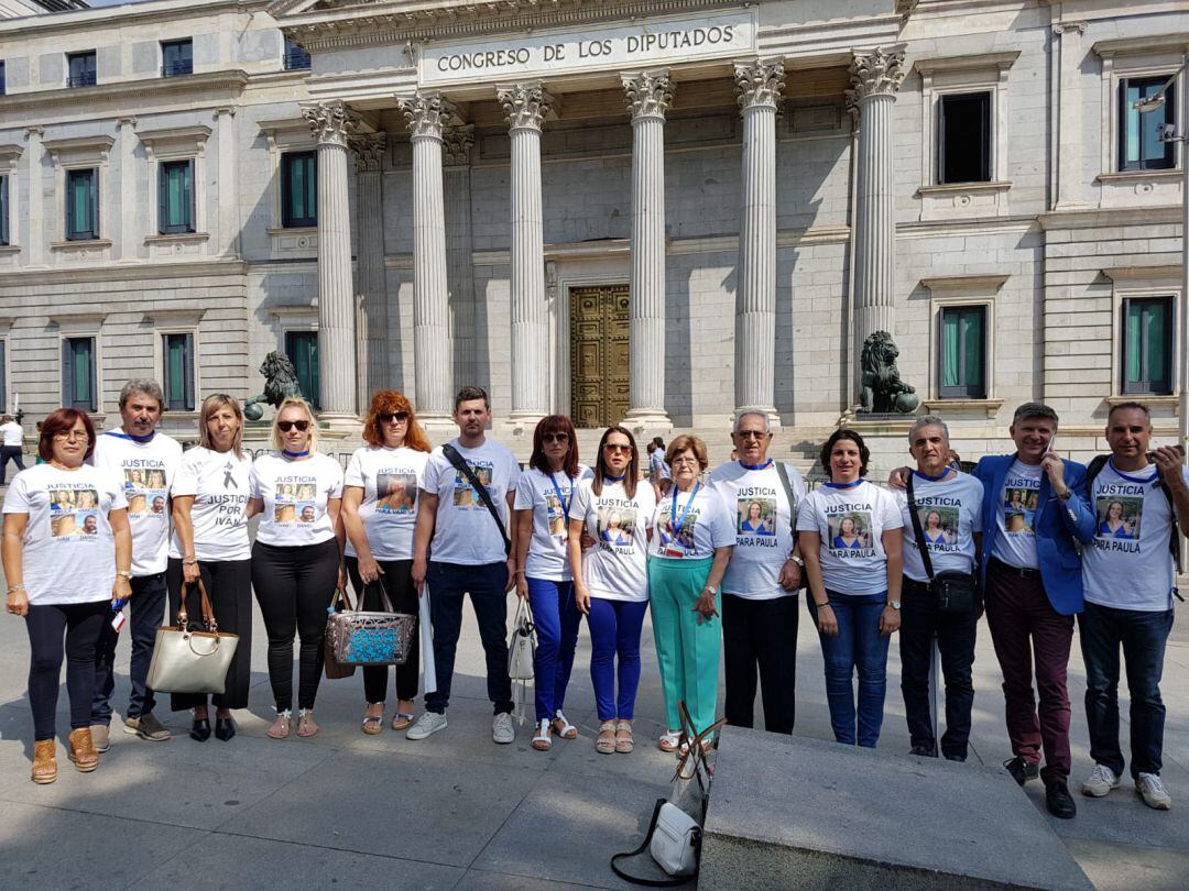 Los familiares se han desplazado al Congreso de los Diputados