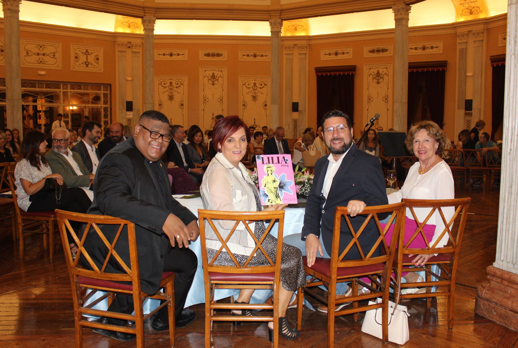 Jesús Fuentes Popa, Reme Perelló, Àlex Cerradelo y Juana Plaza, antes del inicio del acto de presentación de la revista Lilia