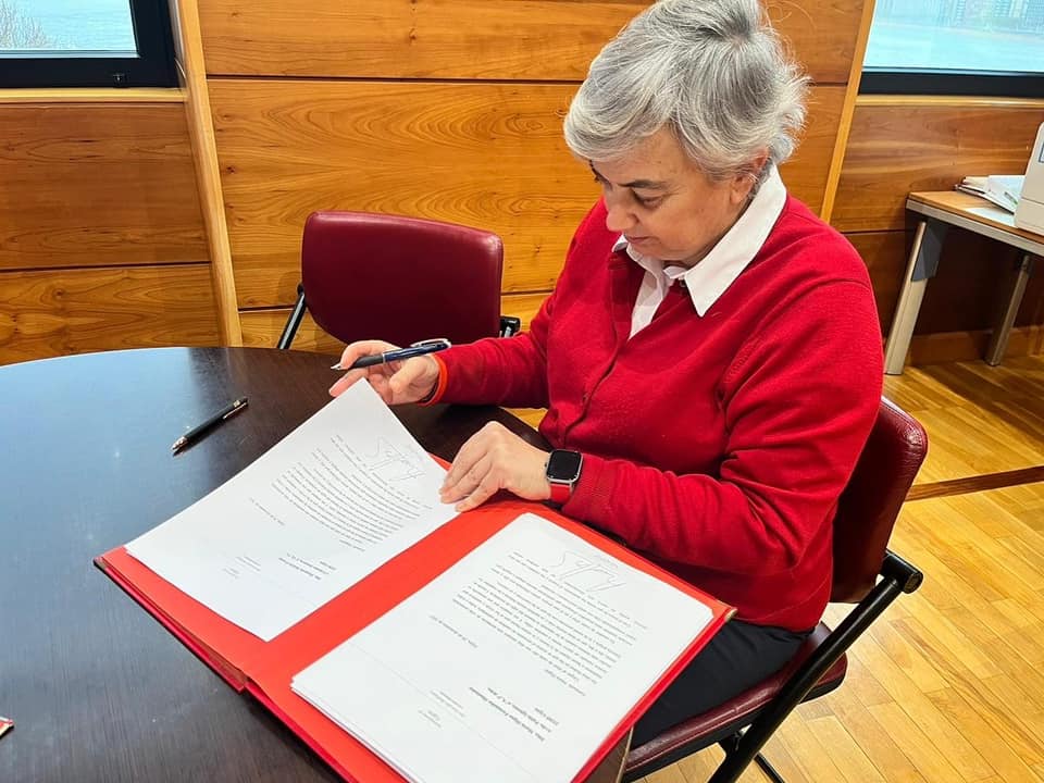 Ana González, en su despacho del Ayuntamiento de Gijón.