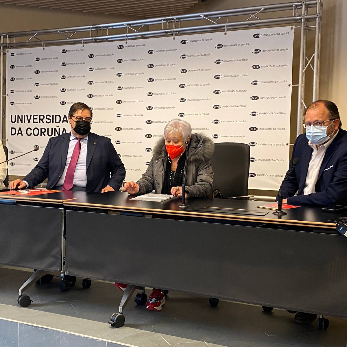 El colectivo de mujeres del 10 de marzo recibe la distinción 'republicanas de honra'