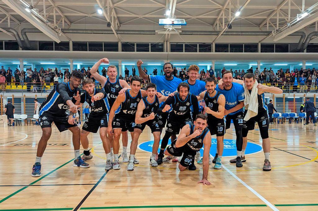 Los jugadores de Class celebrando un triunfo