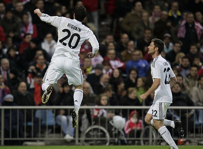 Higuaín celebra su gol en el Calderón