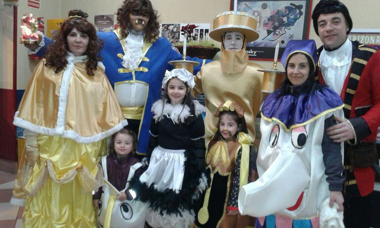 El colectivo "La bella y la bestia" se hizo con el primer premio del desfile de Carnaval