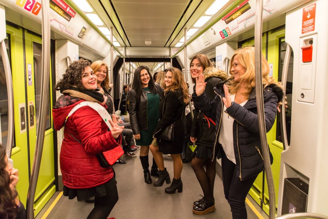 Viajeras del metro durante la pasada Nochevieja