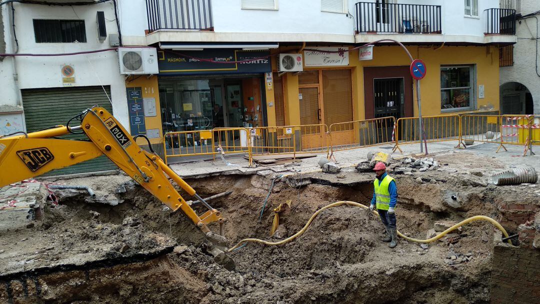 Las maquinas han trabajado sin descanso para llegar al fondo del problema