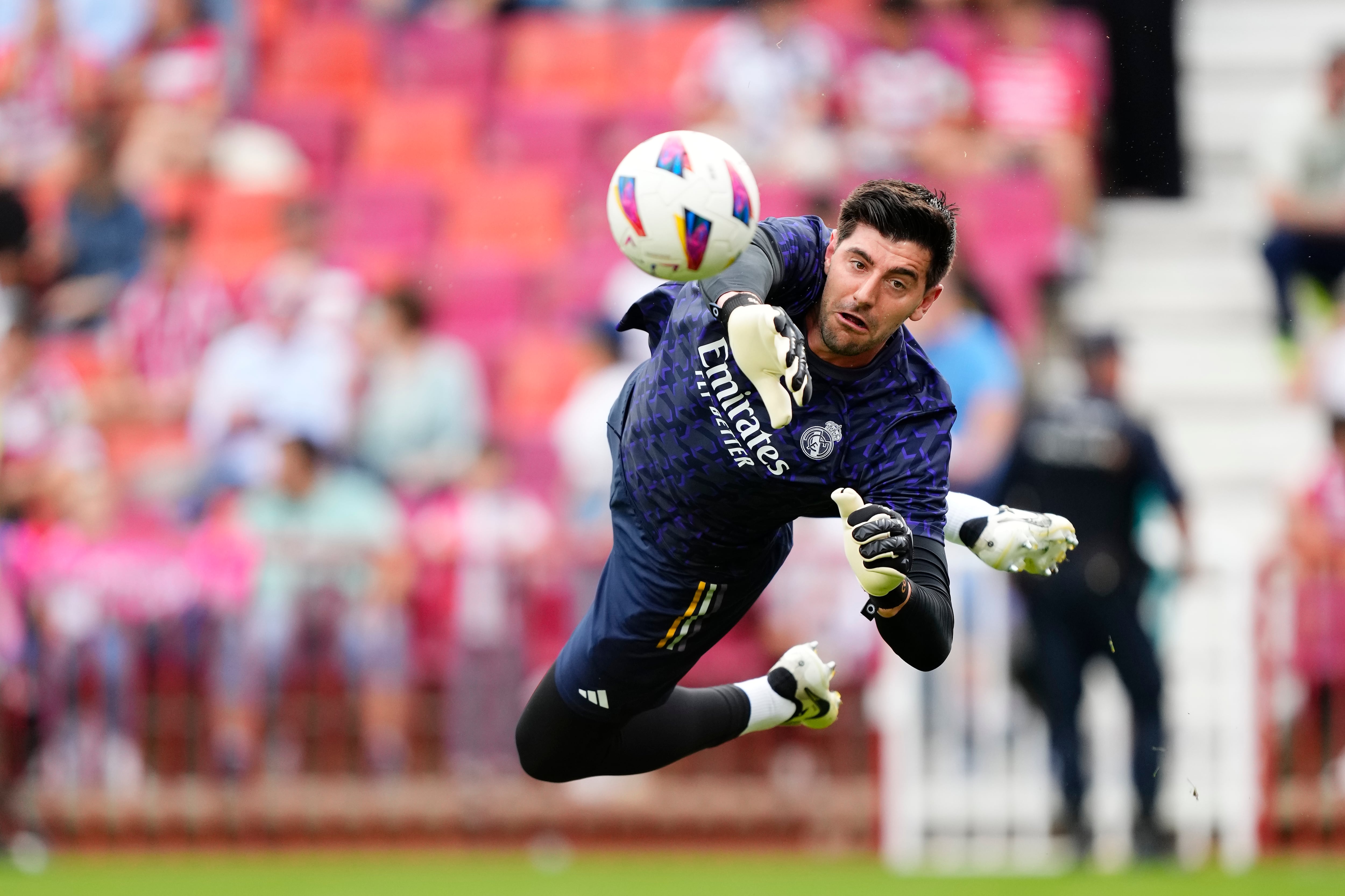 Thibaut Courtois, durante el calentamiento de un partido con el Real Madrid