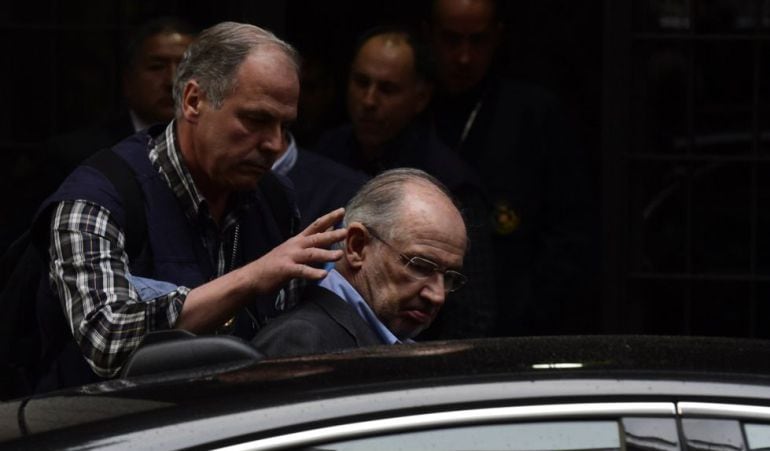 Rodrigo Rato, tras el registro de su casa, el 16 de abril de 2015.