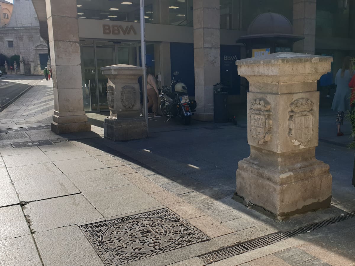 Un camión derriba accidentalmente uno de los monolitos de los Cuatro Cantones