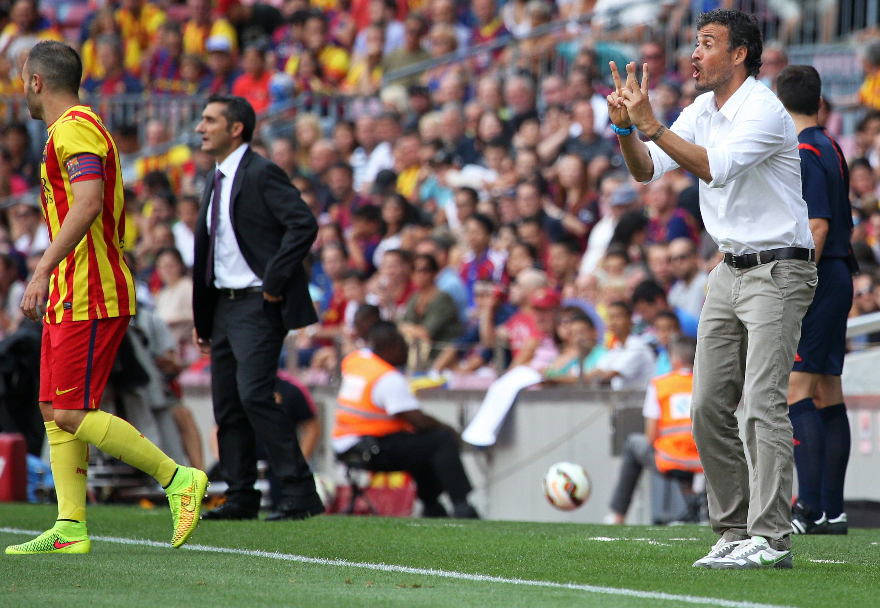 Ernesto Valverde y Luis Enrique, durante un FC Barcelona - Athletic Club, en el Camp Nou (Photo by NurPhoto/Corbis via Getty Images)