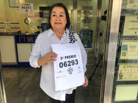 La responsable del dispensario donde se han vendido las 19 series de un quinto premio