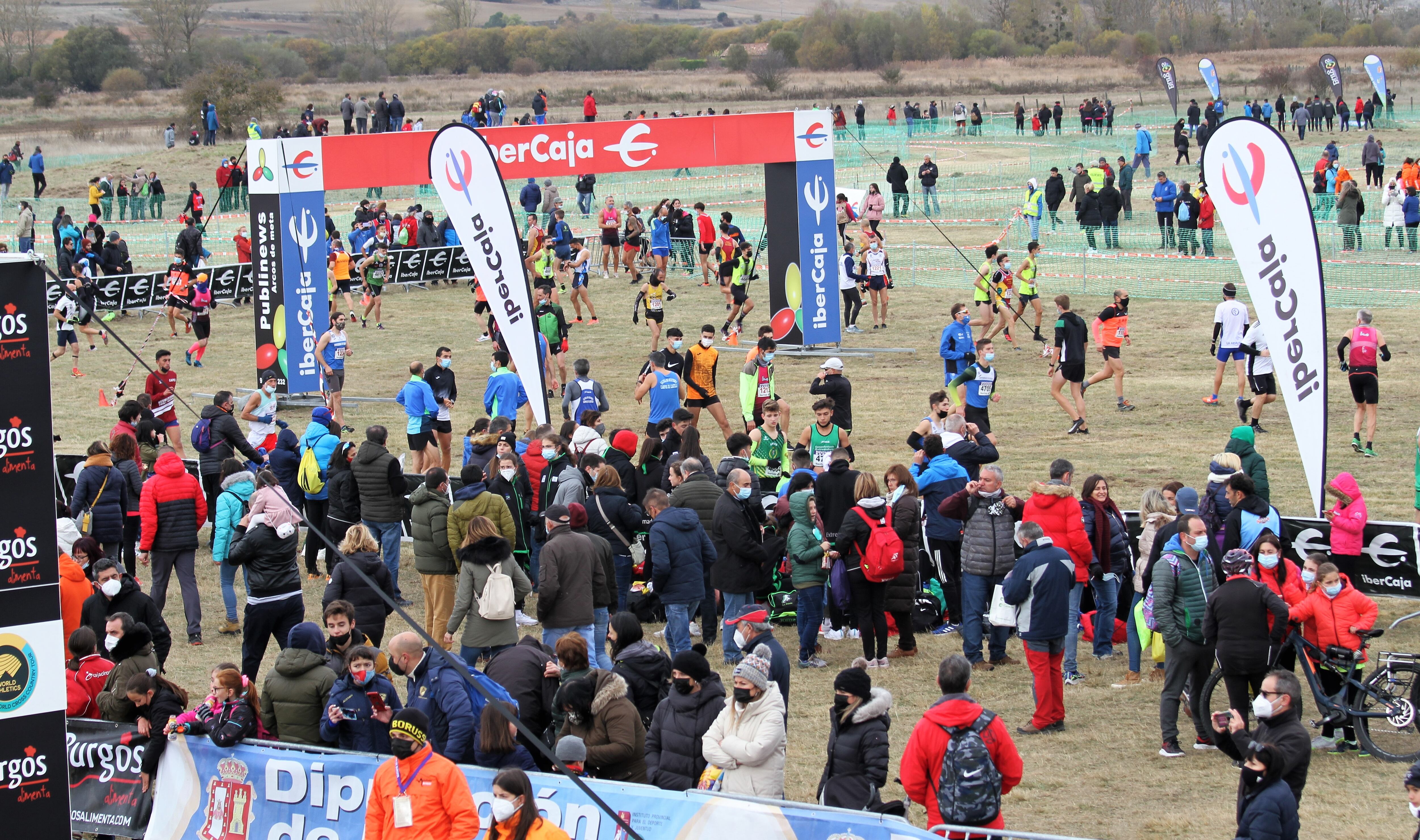 La numerosa presencia de público y atletas está garantizada en el Cross de Atapuerca. / Foto: Fernando Miguel