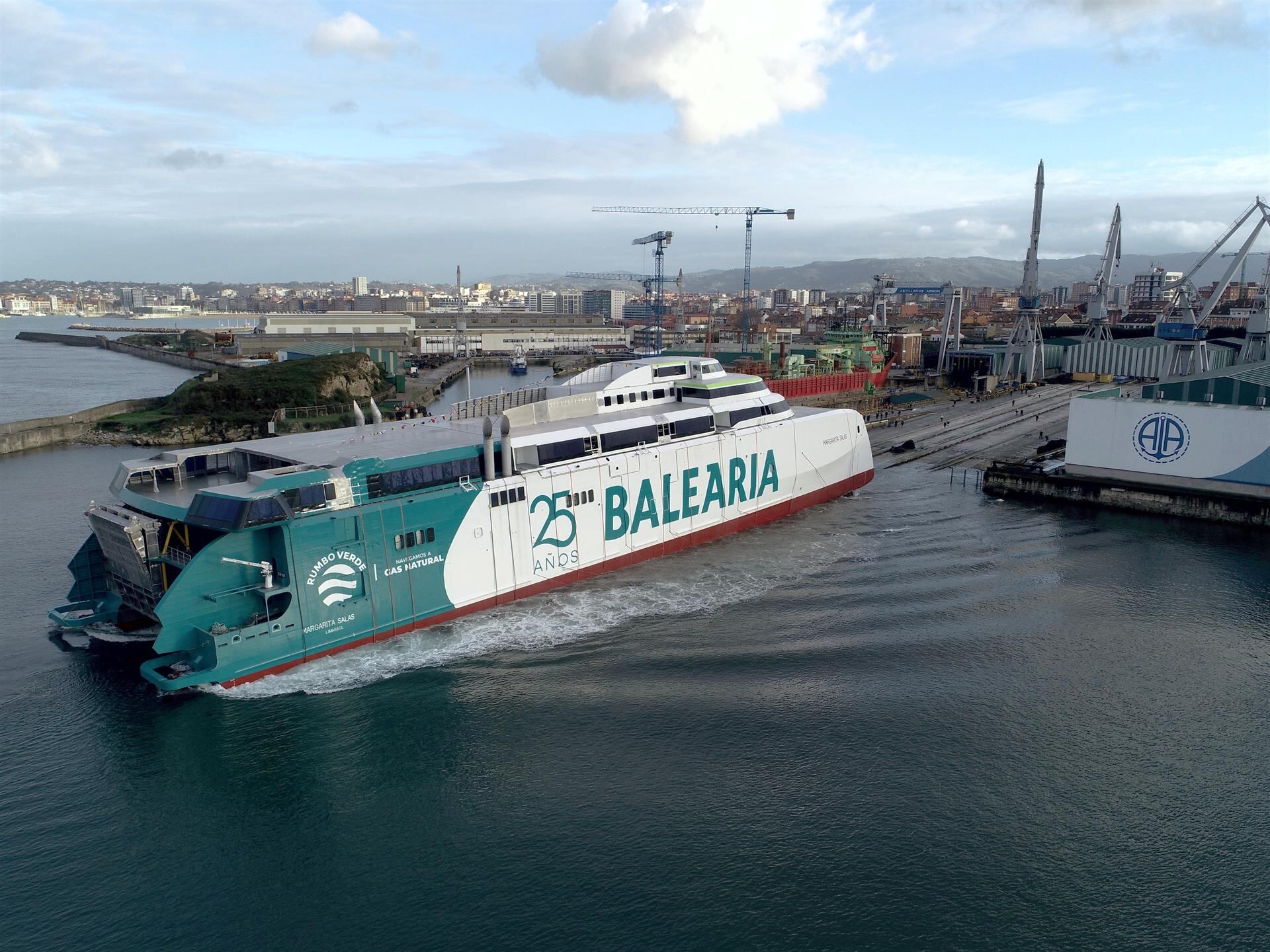 Botadura del nuevo fast ferry de Baleària, Margarita Salas, en los astilleros Armon de Gijón