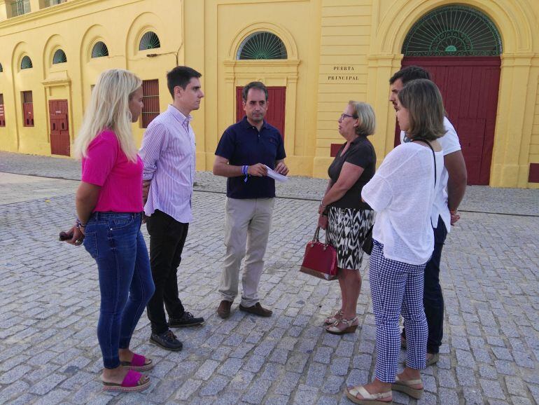 Antonio Saldaña ofrece una rueda de prensa en la plaza de toros de Jerez