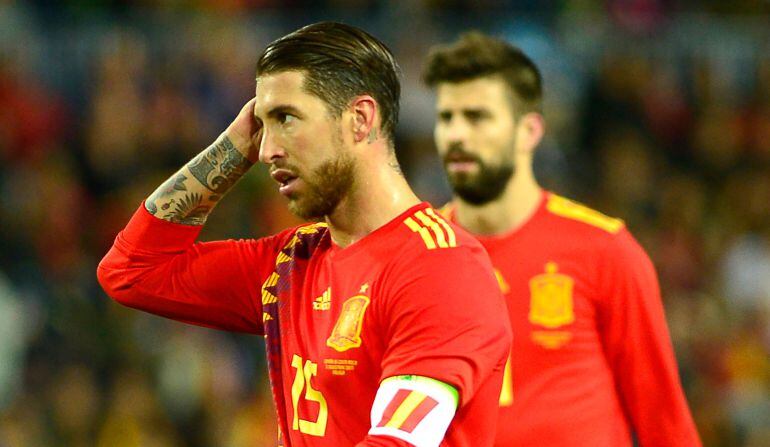 Sergio Ramos y Piqué, durante un partido con la Selección