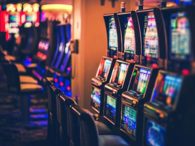 Maquinas de juego en un local de apuestas