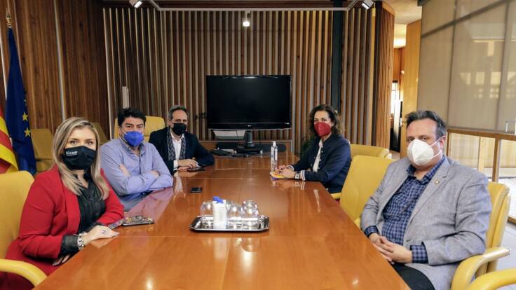 La Columna de Carlos Arcaya: «¿Qué Gobierno tiene la culpa de la suspensión de las Hogueras 2021?»