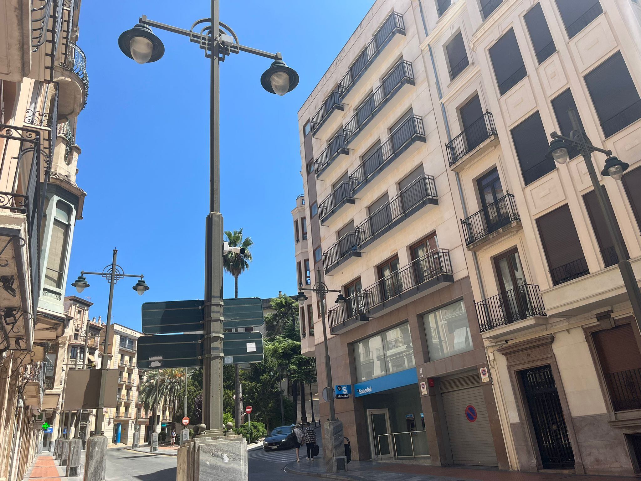 Medidor de emisiones contaminantes en el centro de Alcoy