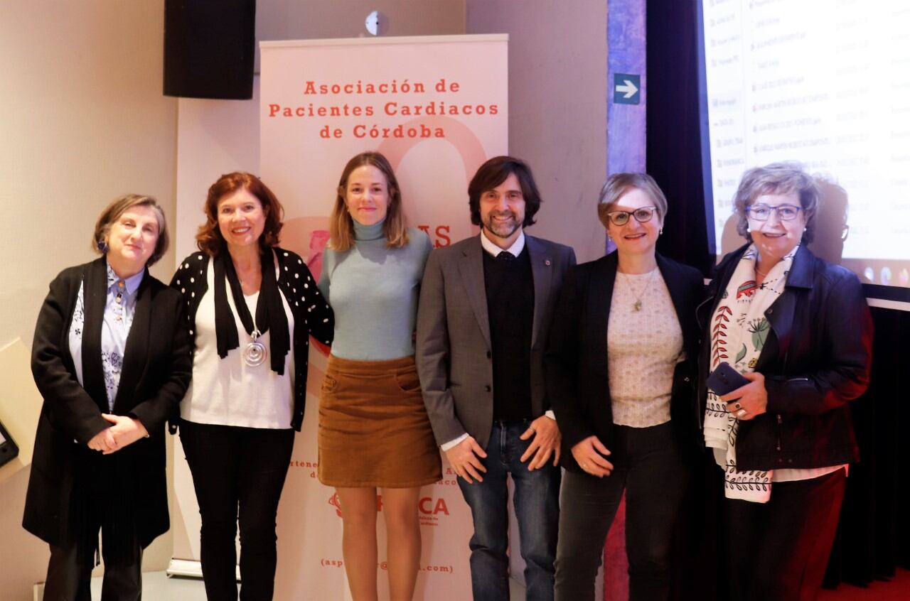 Las enfermeras cordobesas participantes en estas Jornadas junto a la presidenta del Colegio. Desde la izq., Mercedes López-Pardo, Carmen Jurado, la presidenta Natalia Pérez, Guillermo Molina, María José de la Torre y Beatriz Méndez.