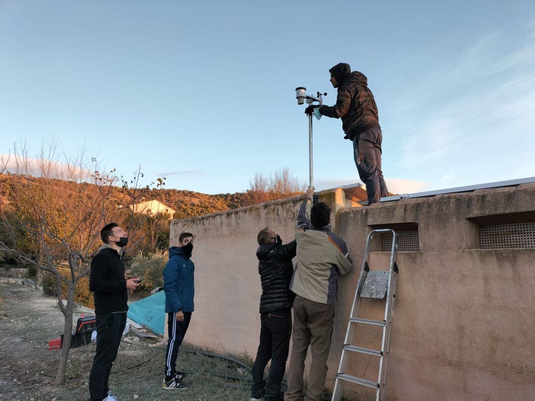 Instalación de la estación en Petrer